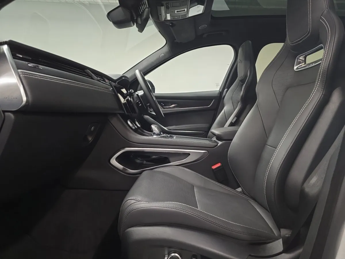 Jaguar F-pace F-Pace Diesel Estate R-Dynamic HSE B - Image 3