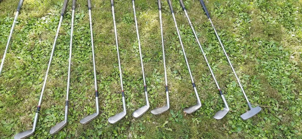 Golf clubs and bag - Image 1