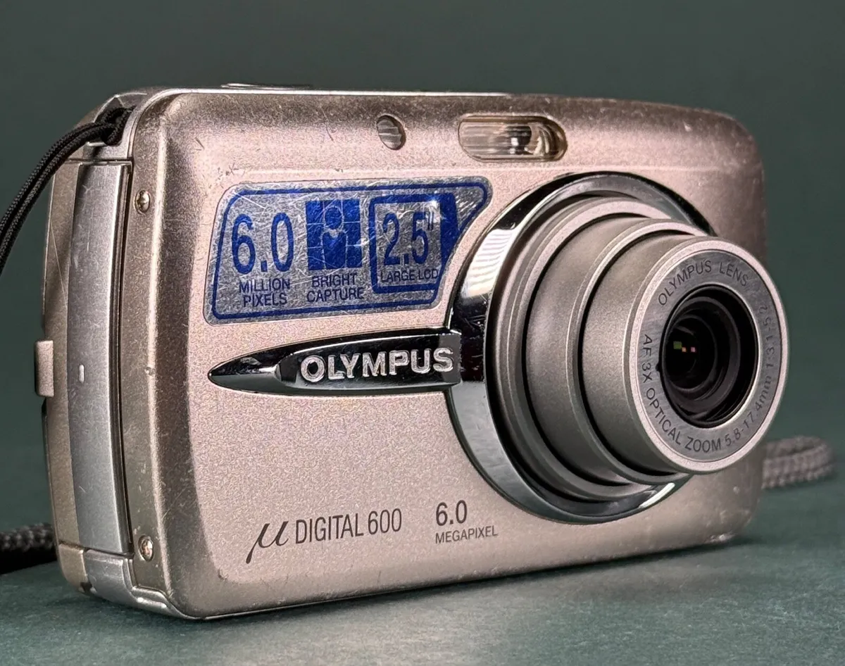 Olympus µ Digital 600 Digital Camera - Image 3