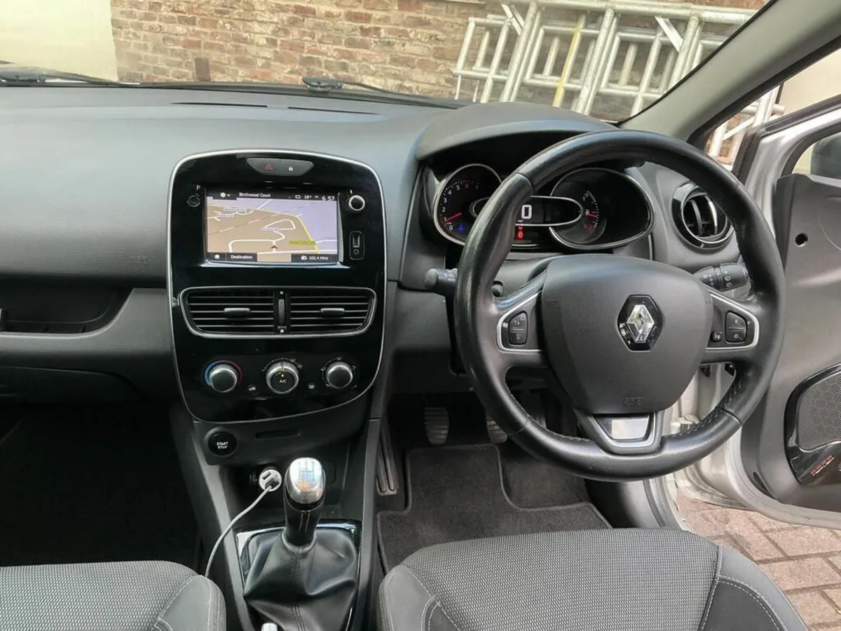 Renault Clio 1.1 16V Dynamique NAV - Image 2