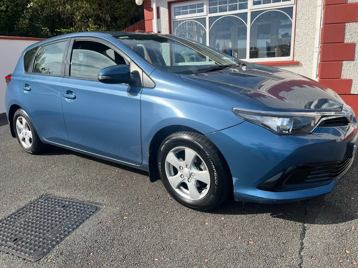 2016 Toyota auris 1.33 vvti active petrol - Image 1