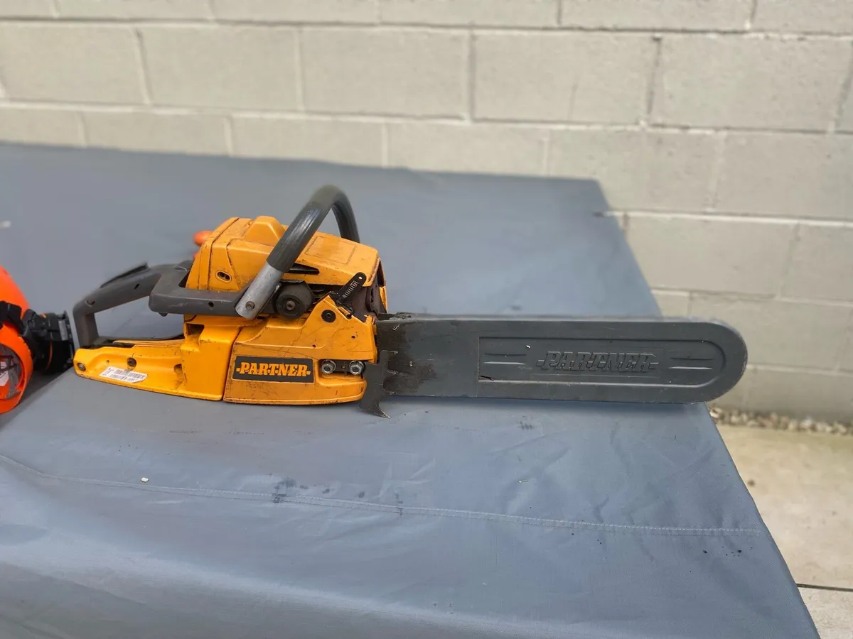 Chainsaw with few bits - Image 2