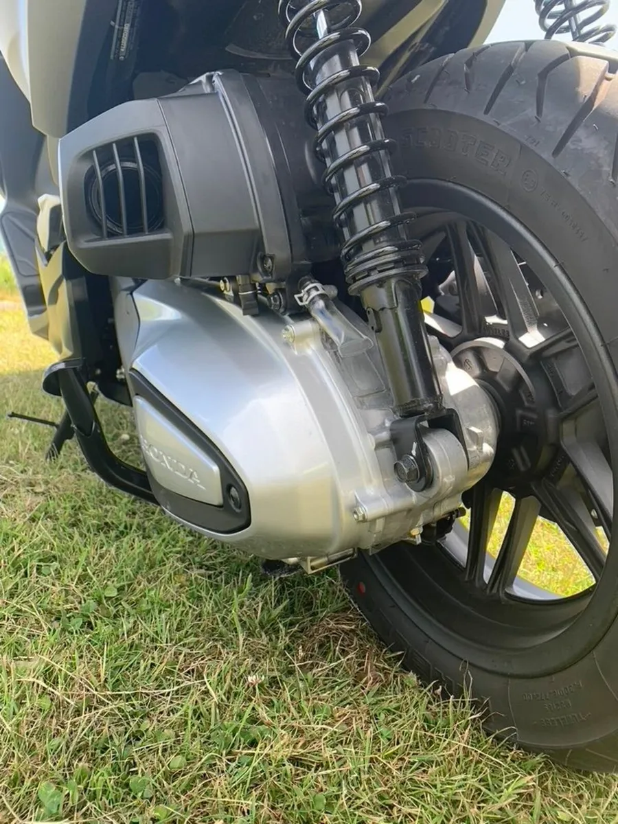 2022 Honda Forza 350 - Image 2