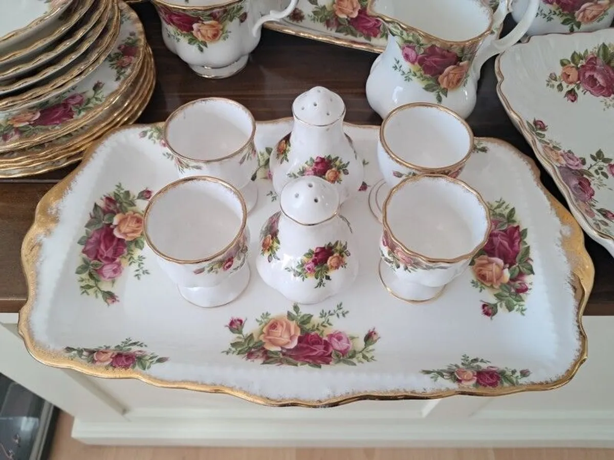 Royal Albert dinner and tea service. - Image 2