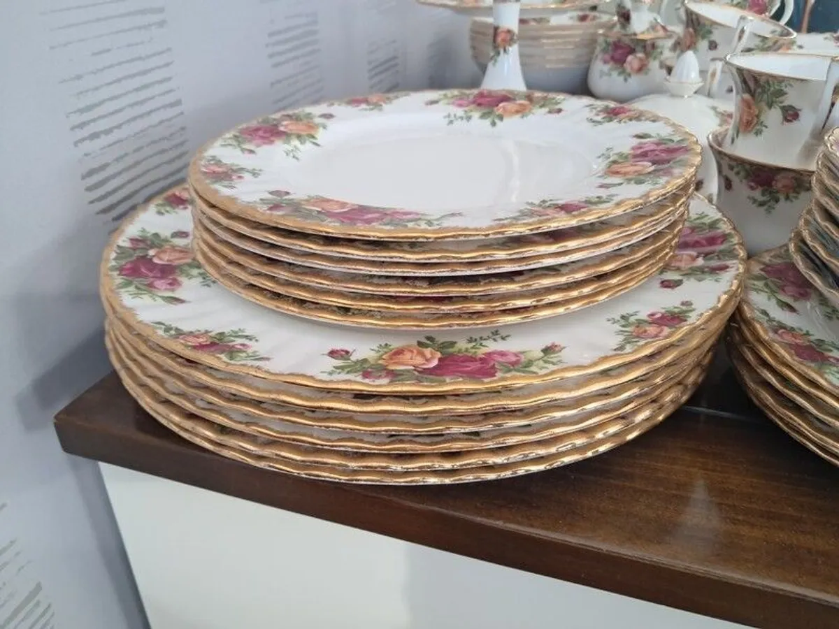 Royal Albert dinner and tea service. - Image 4
