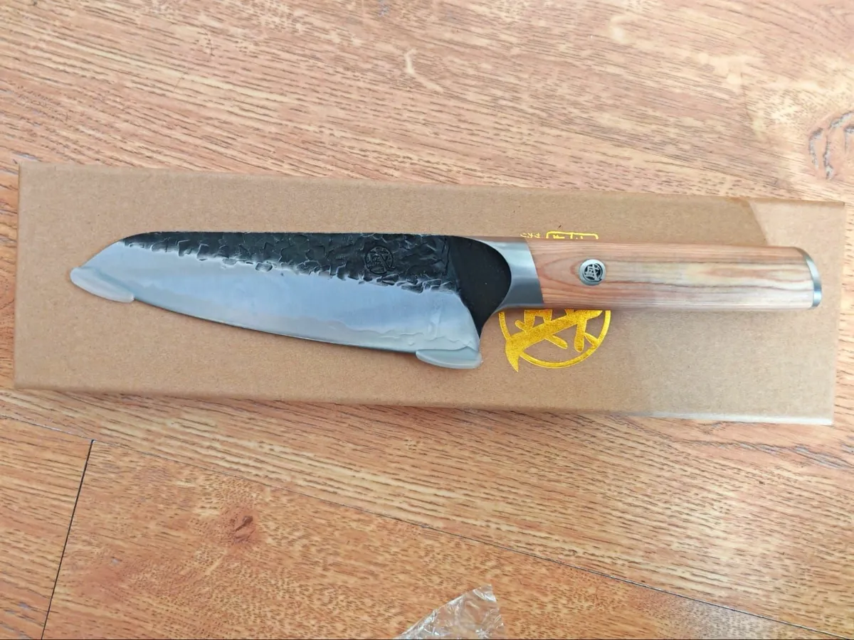 MITSUMOTO SAKARI Japanese Santoku Kitchen Knife - Image 1