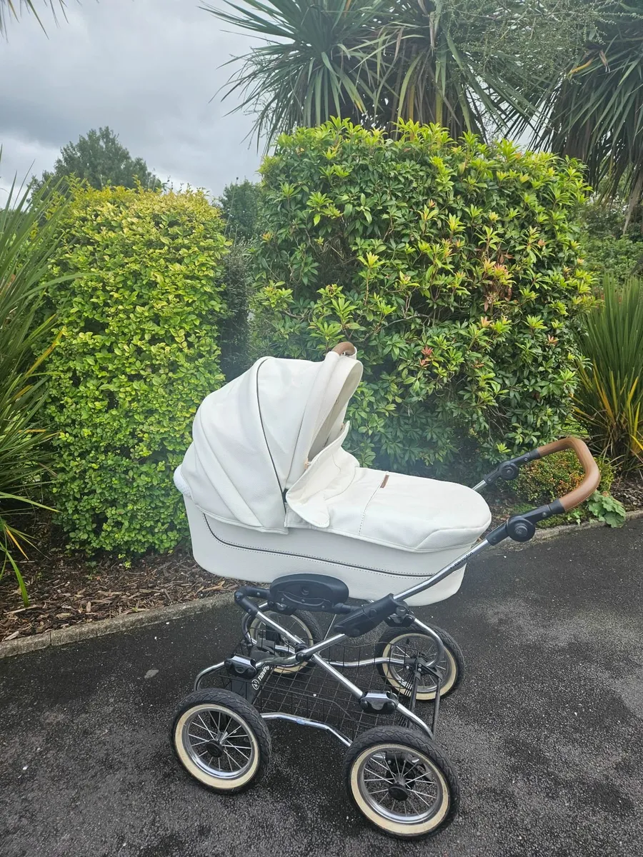 Navington Cream Leather pram system - Image 1