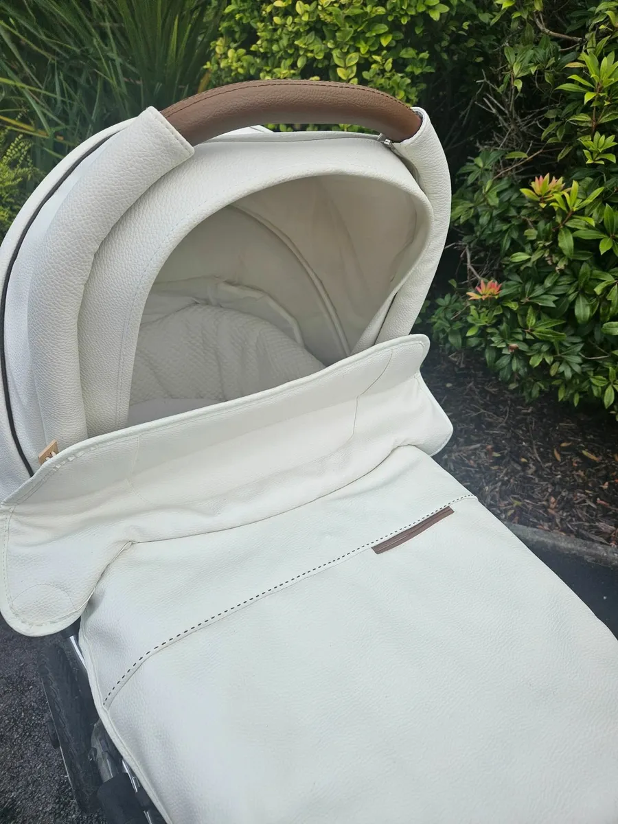Navington Cream Leather pram system - Image 2