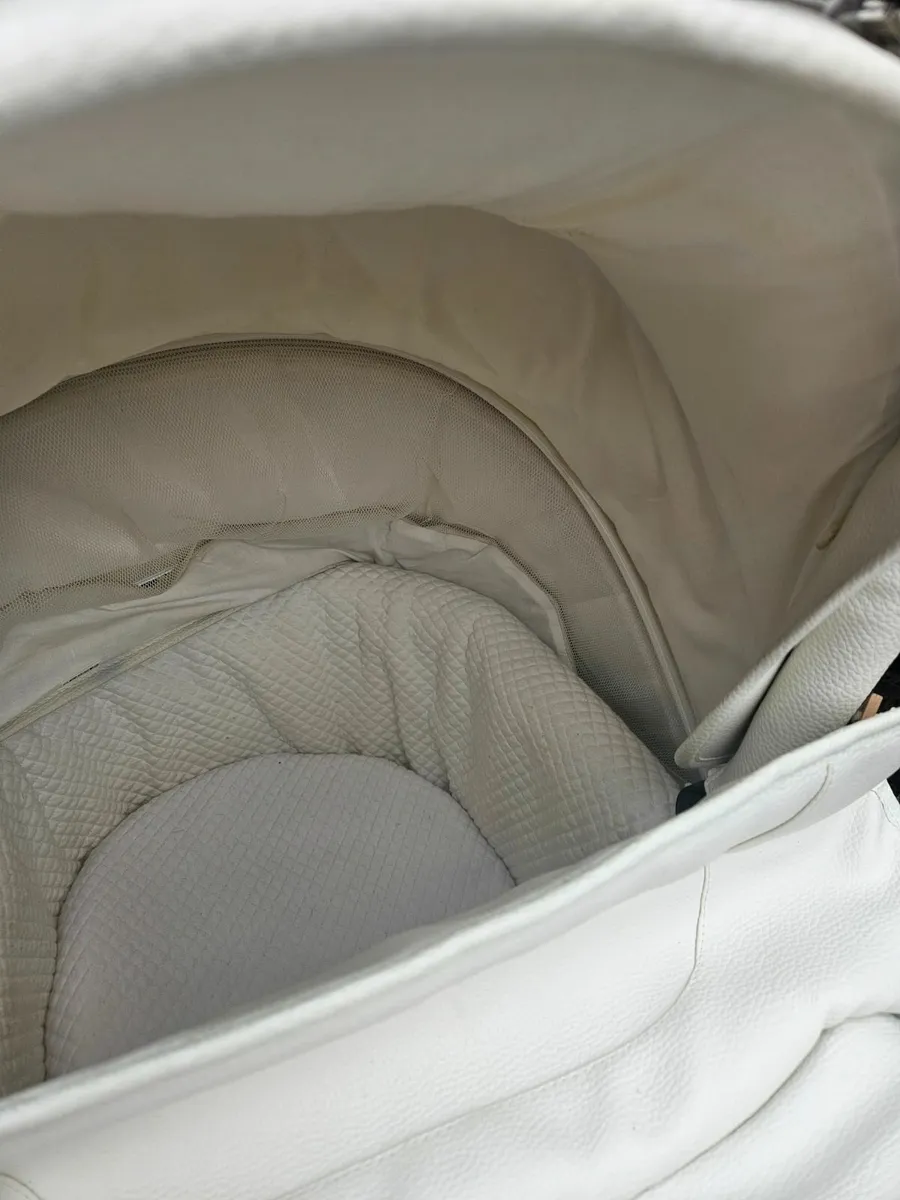 Navington Cream Leather pram system - Image 4