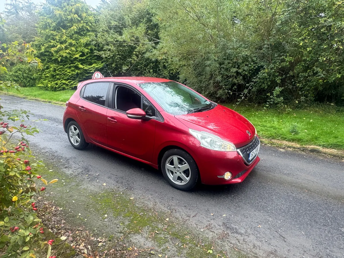 152 Peugeot 208 1.2 AUTOMATIC - Image 1