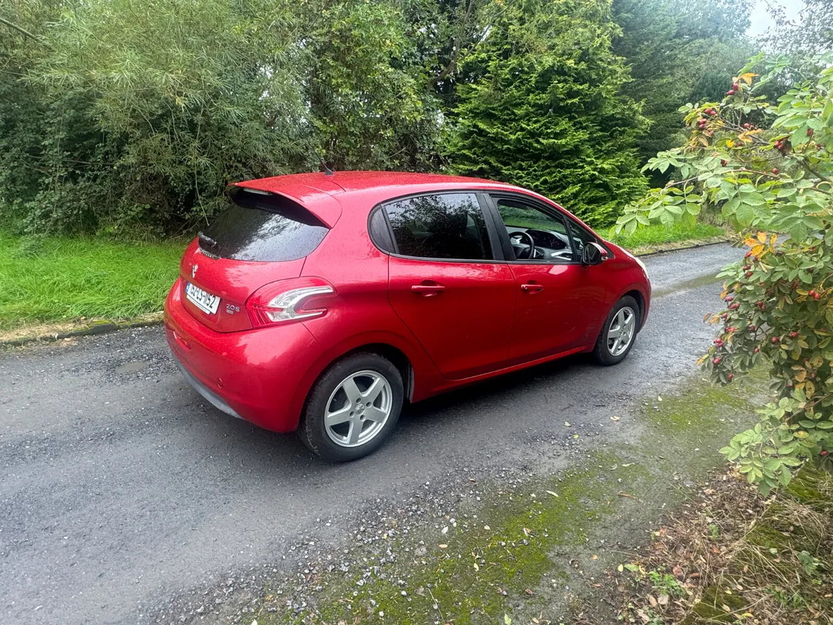 152 Peugeot 208 1.2 AUTOMATIC - Image 2