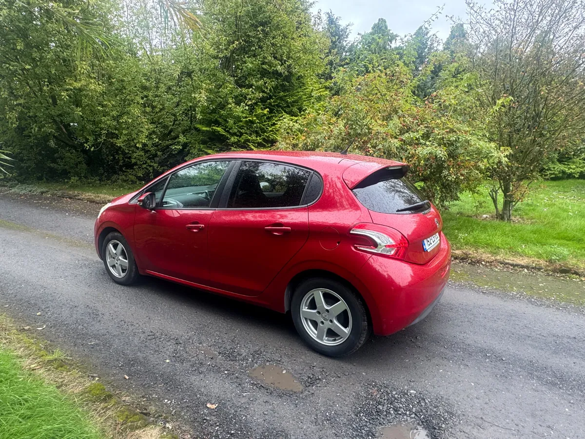 152 Peugeot 208 1.2 AUTOMATIC - Image 3