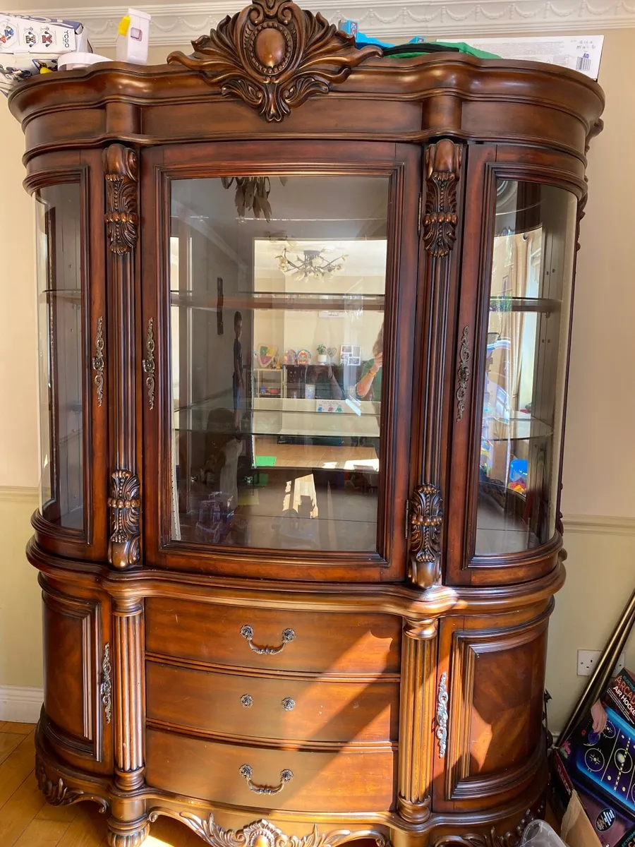 China Cabinet - Image 1