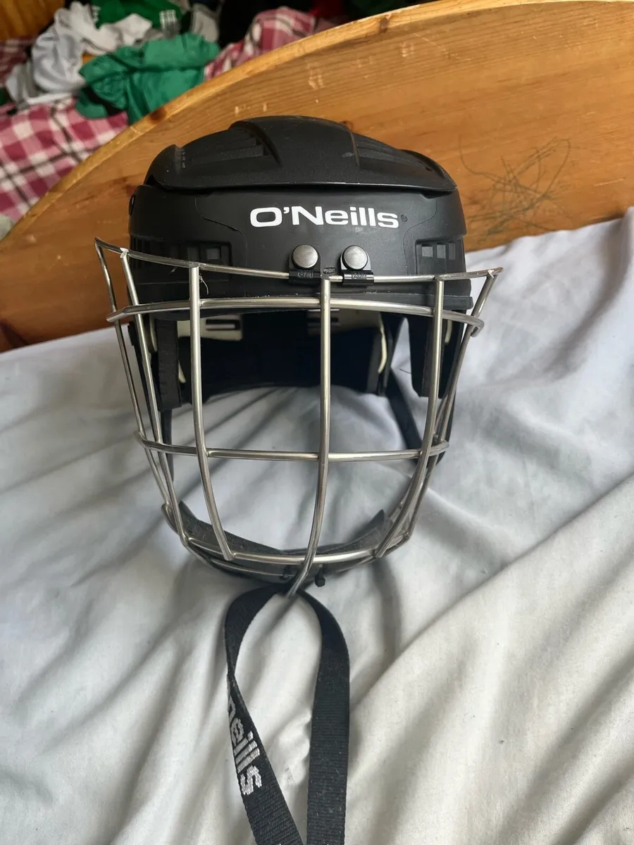 O’neills hurling helmet - Image 1