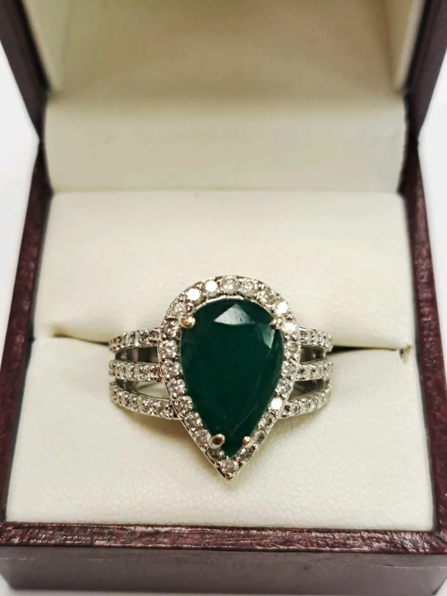 14K Diamond Emerald White Gold Ring 14CT - Image 1