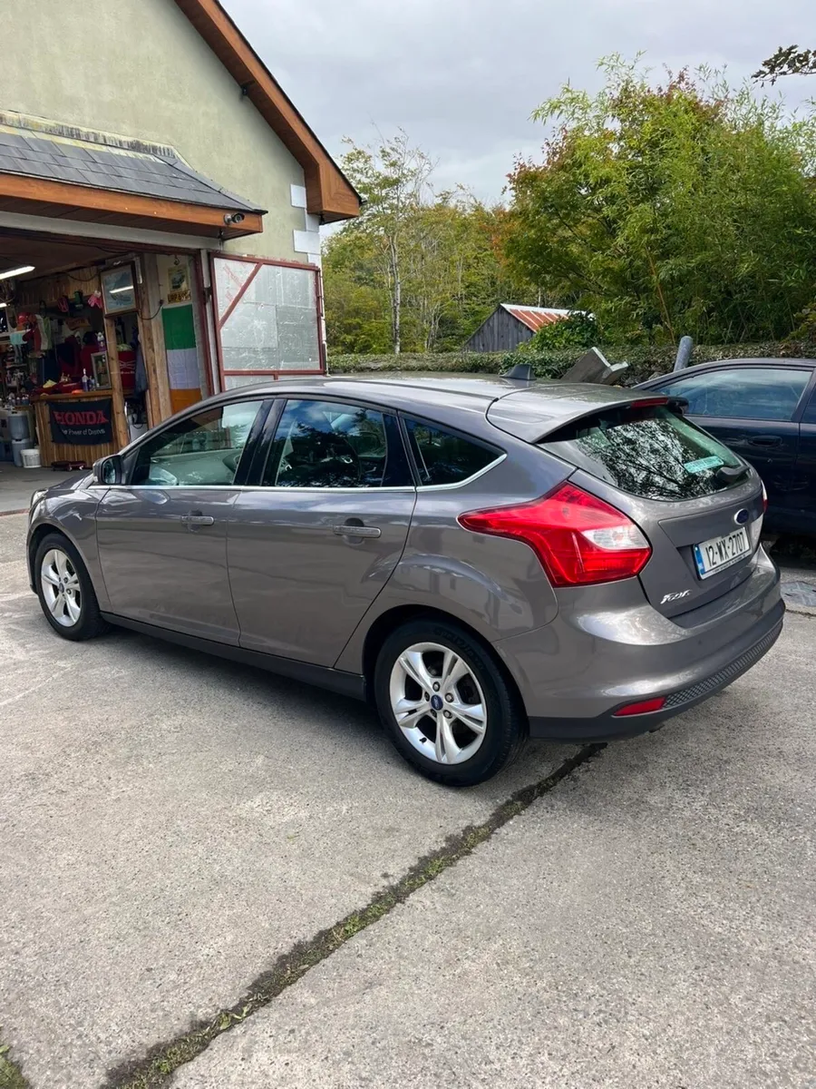 Ford Focus 2012 - Image 2