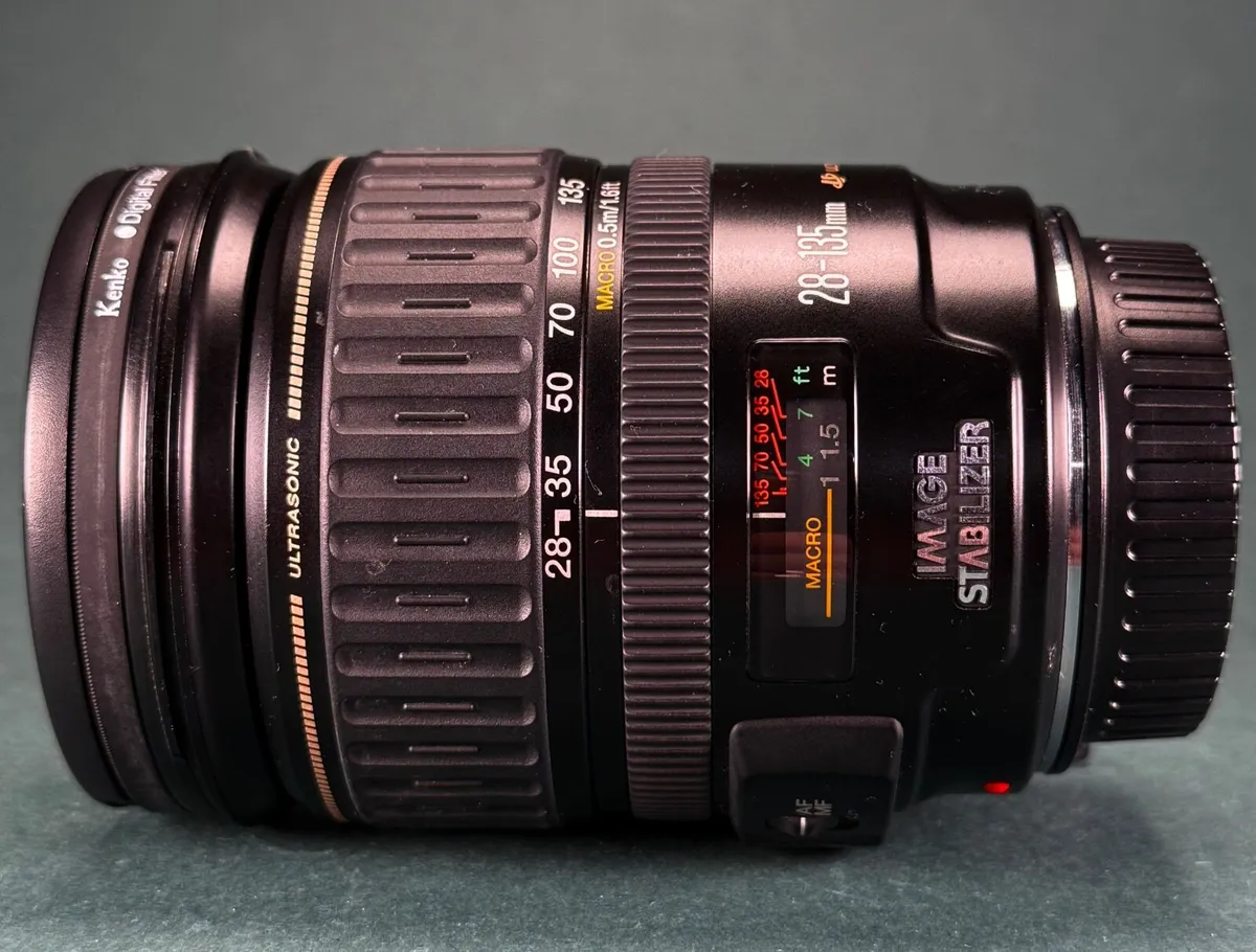 Canon EF 28-135mm f/3.5-5.6 IS USM lens - Image 4