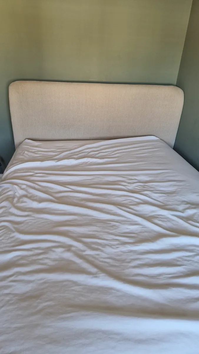 Bed frame - Image 1