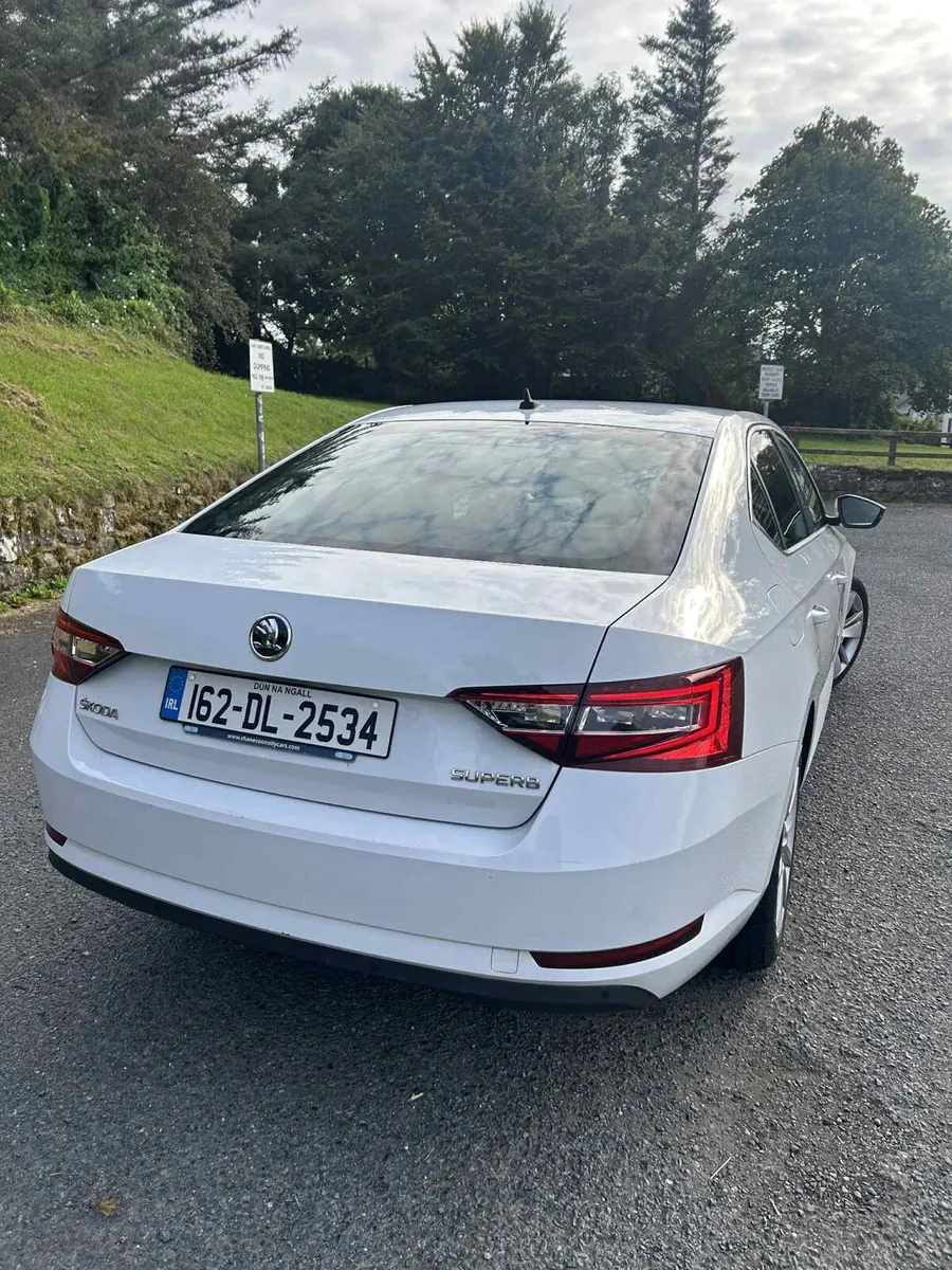 Skoda Superb Executive - Image 2