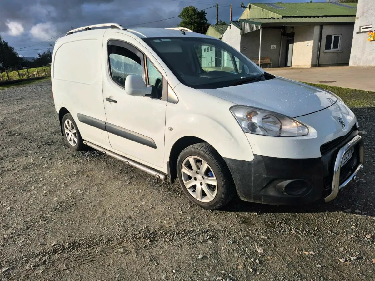 Van - Image 2