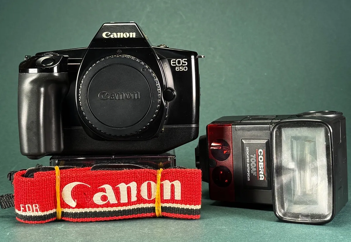 Canon EOS 650 film SLR camera and flash - Image 1