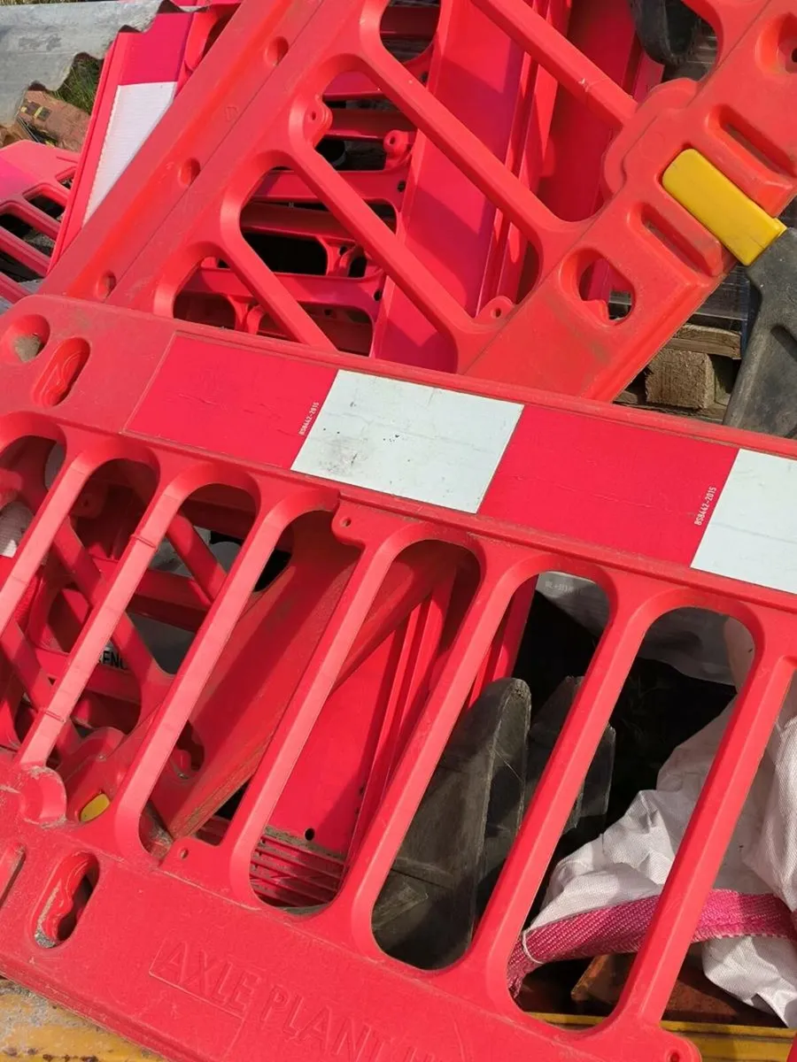 Plastic barriers - Image 2