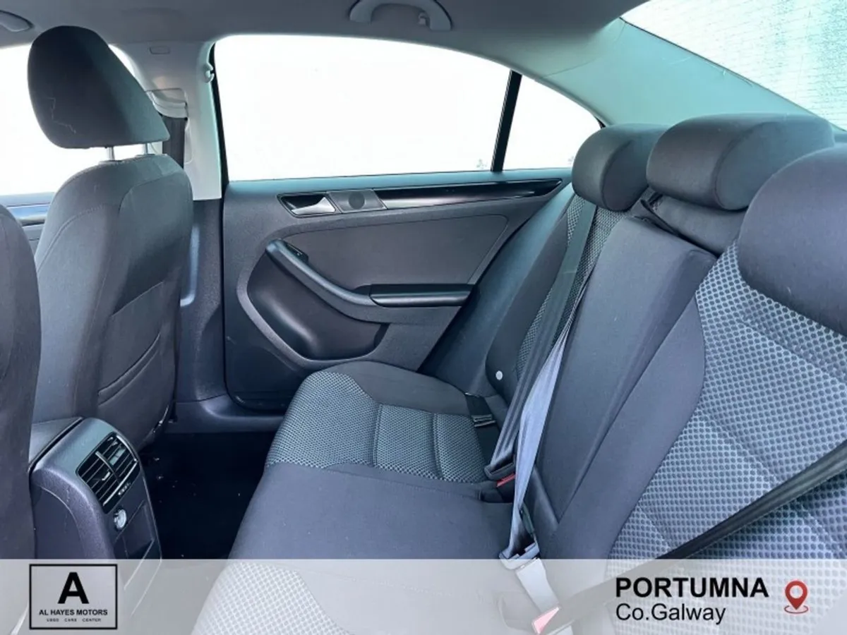 Volkswagen Jetta 1.6 TDI Comfortline - Image 4