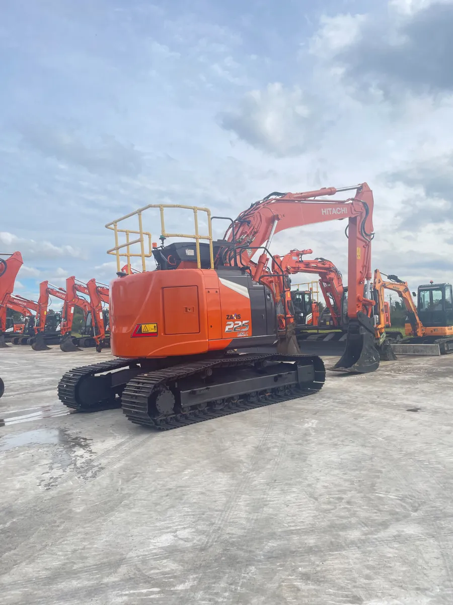 HITACHI ZX225-7 - Image 3