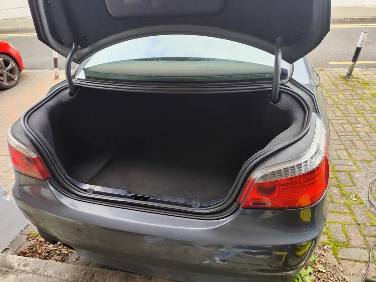 BMW 5-Series 520d  2007 AUTO - Image 3