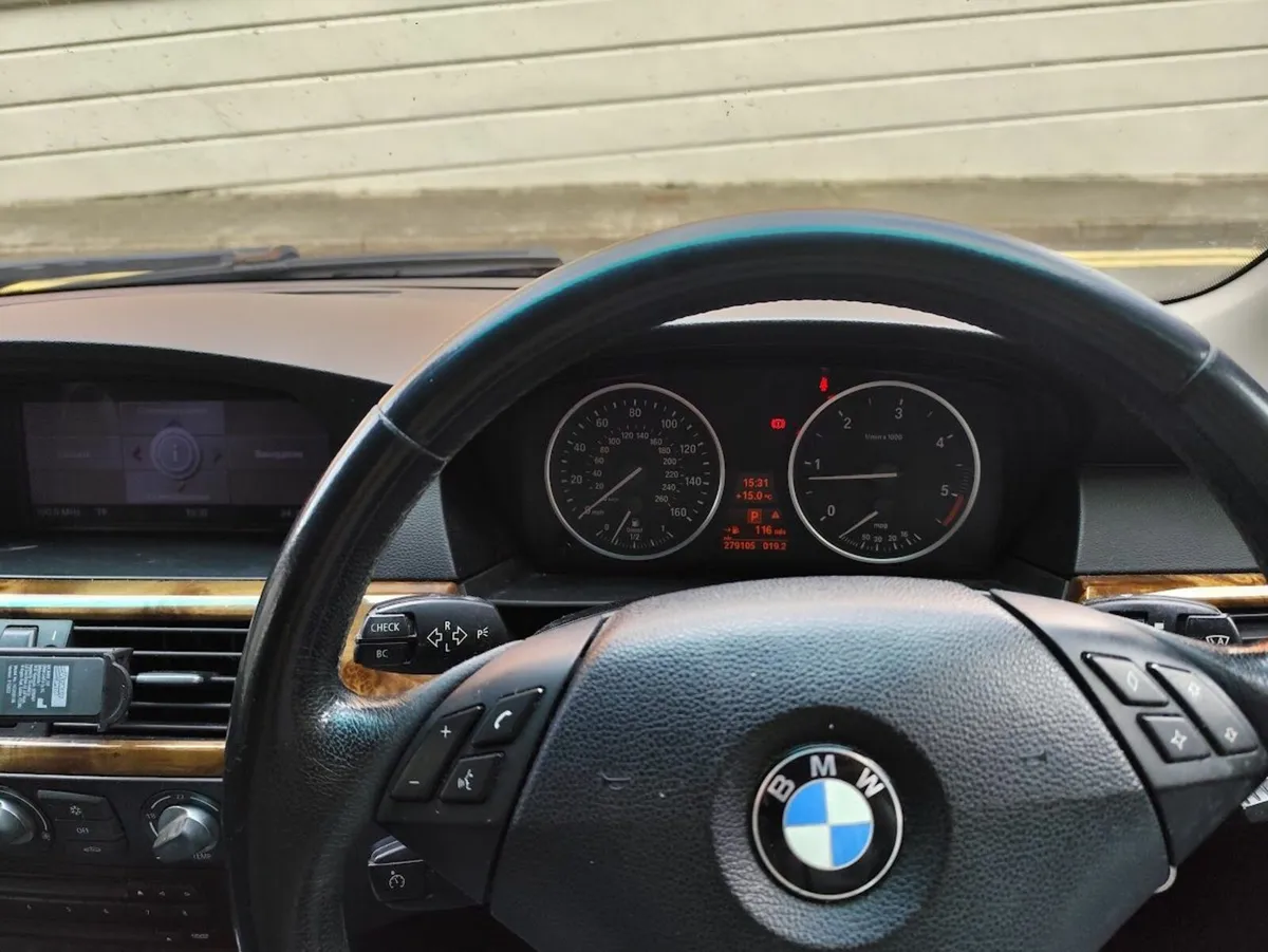 BMW 5-Series 520d  2007 AUTO - Image 4