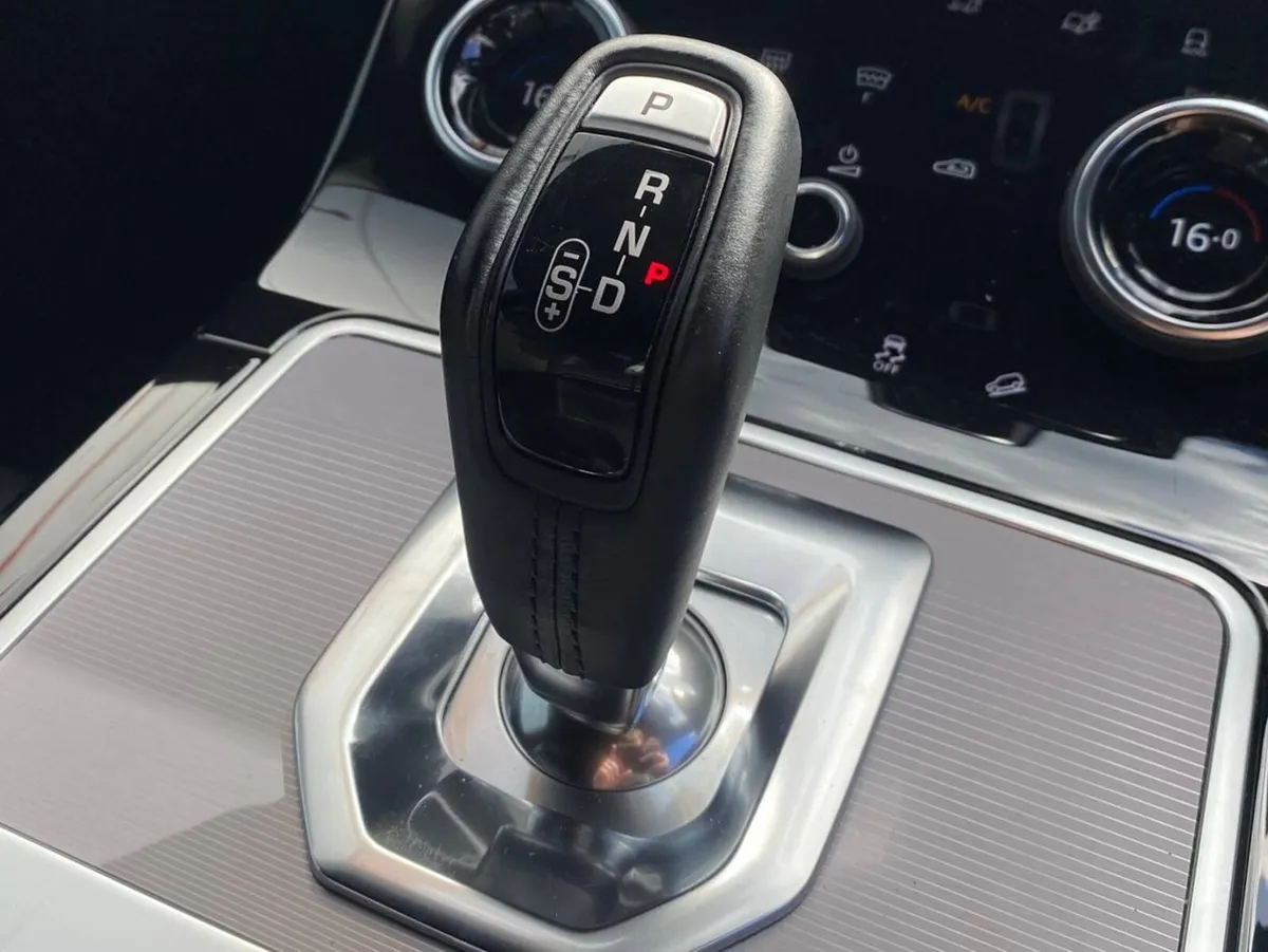 2021 Land Rover Evoque SE P300e Sunroof - Image 4