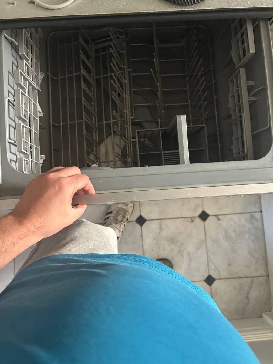 Dishwasher - Image 2