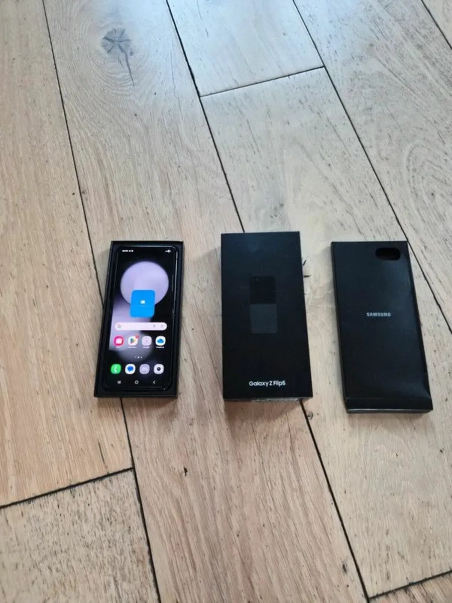 Galaxy Z Flip 5 - Image 2