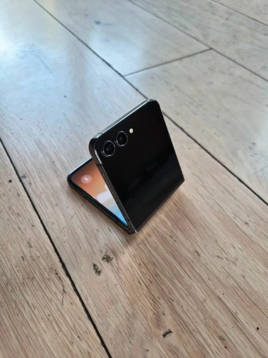 Galaxy Z Flip 5 - Image 3