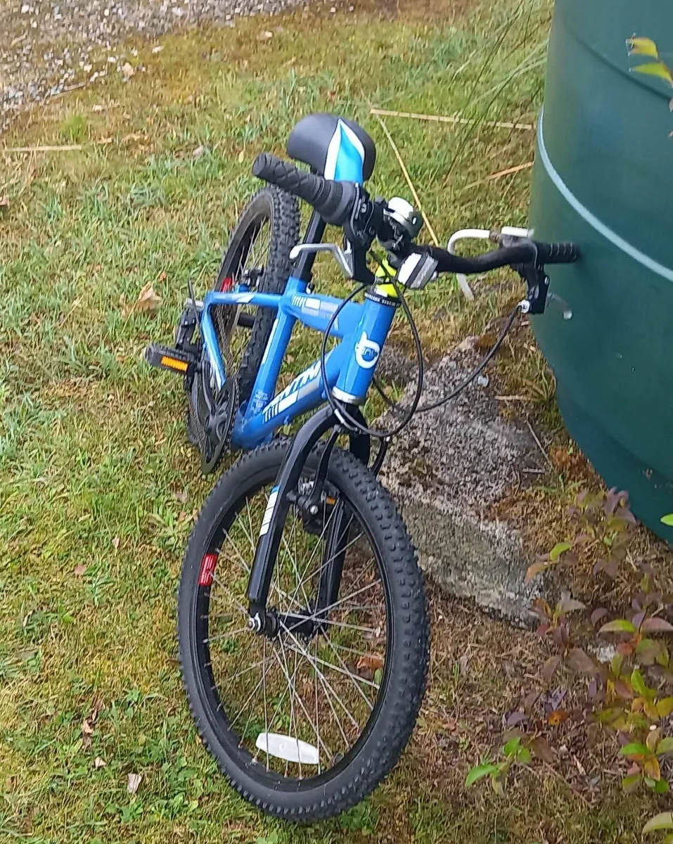 Child"s Bentini mountain bike Garage clear out - Image 1