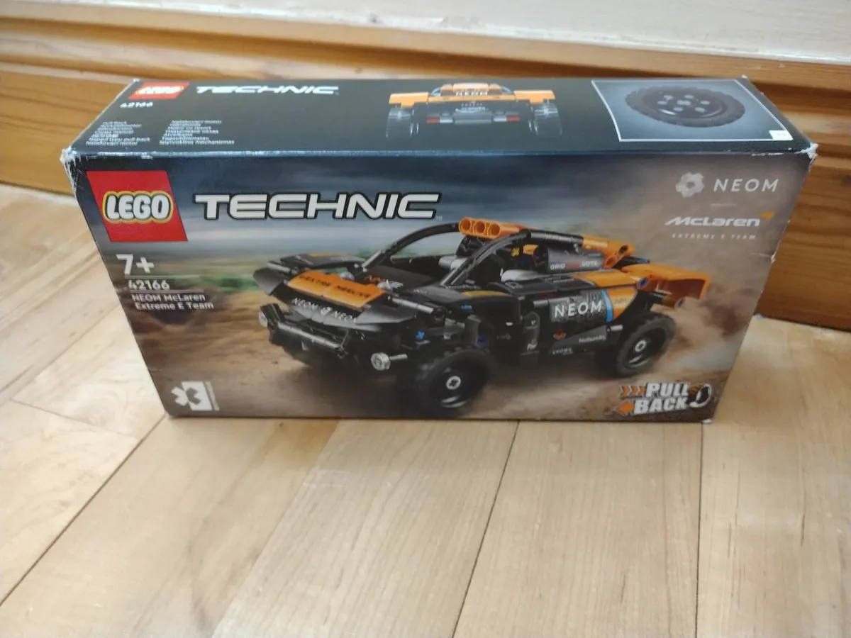 Lego TECHNIC Neom McLaren Extreme E Team - Image 2