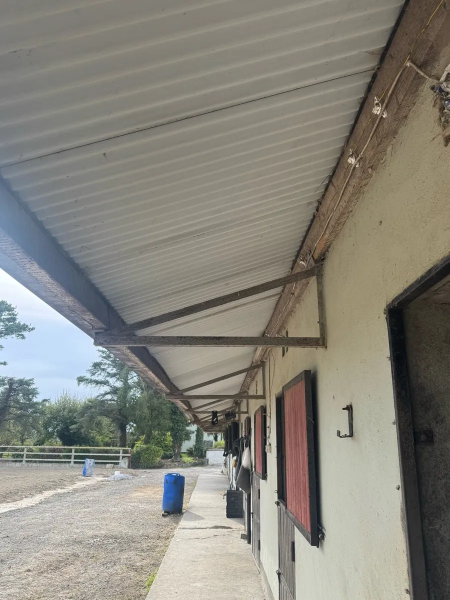 Canopy stables - Image 1