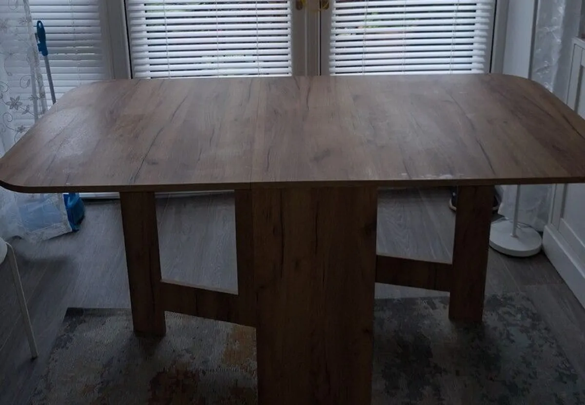 Dining table - Image 1