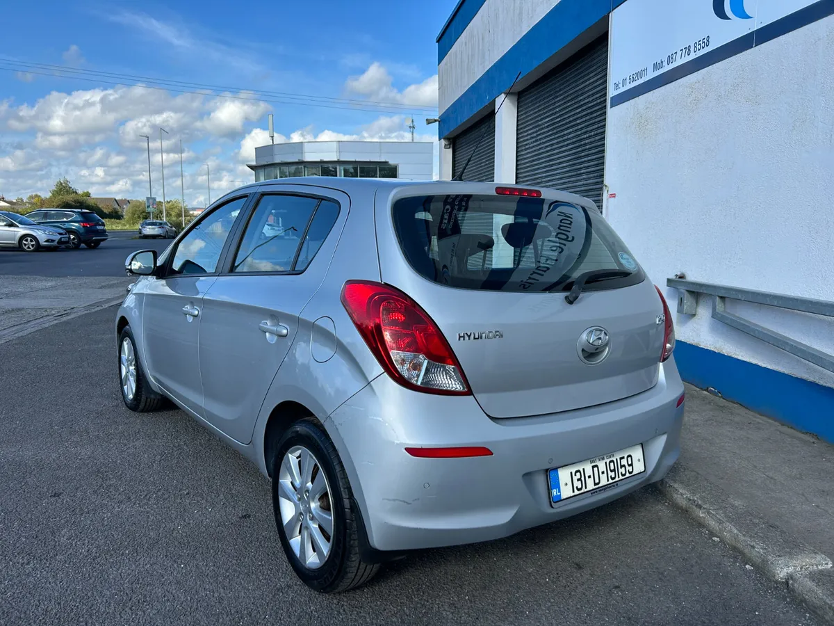 Hyundai i20  LOW KMS. AUTOMATIC. - Image 3