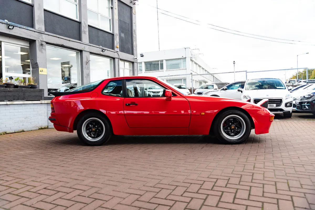 Porsche 944 1984 - Image 2