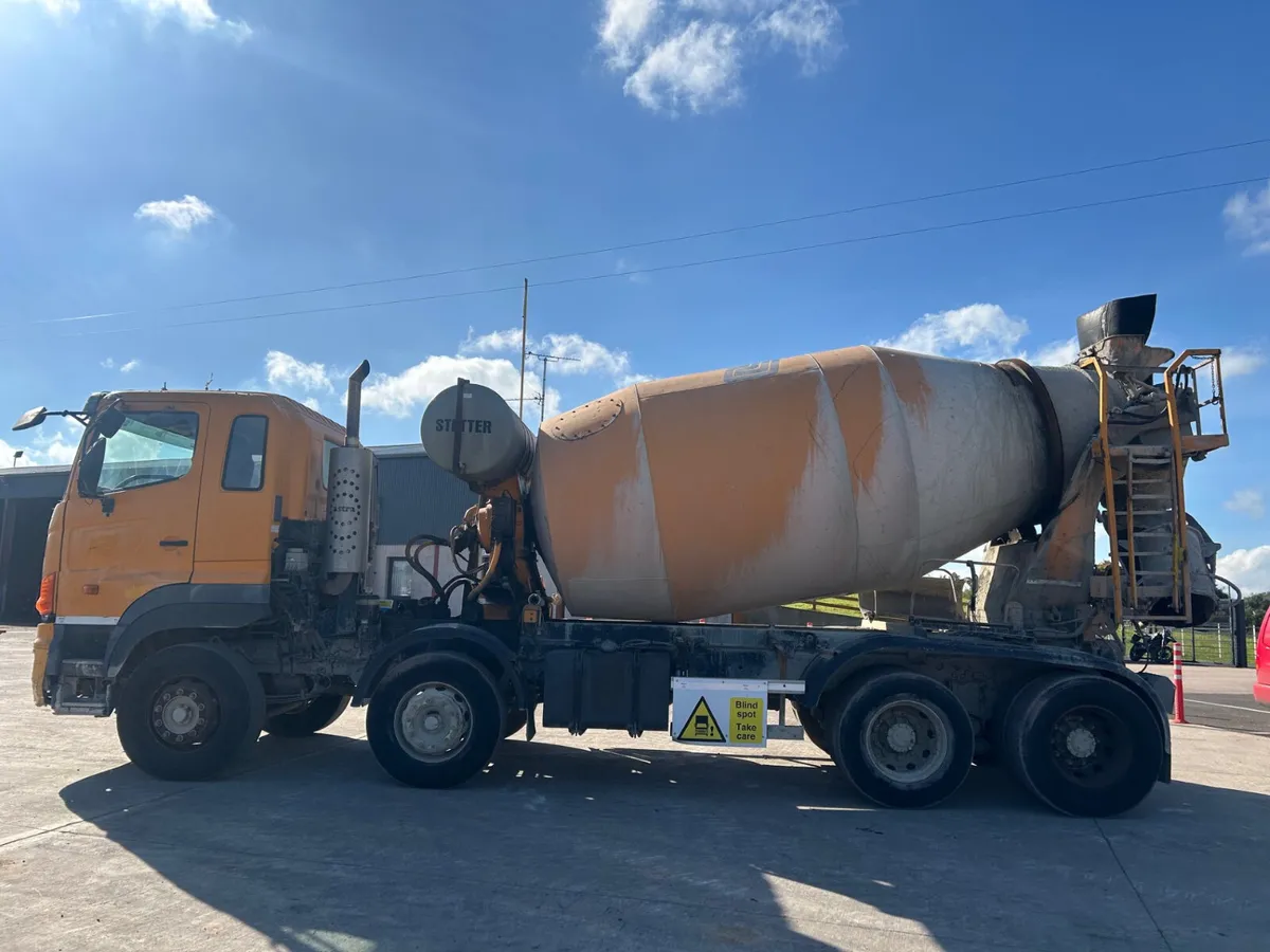 Hino Concrete Mixer - Image 3