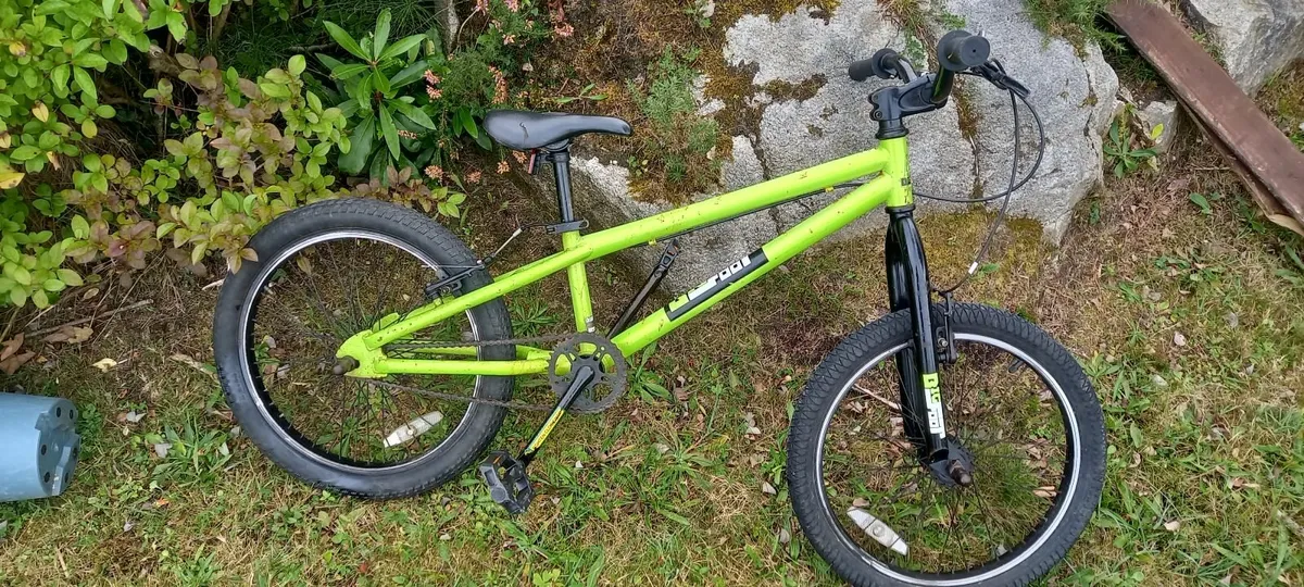 Child"s Bentini mountain bike Garage clear out - Image 3