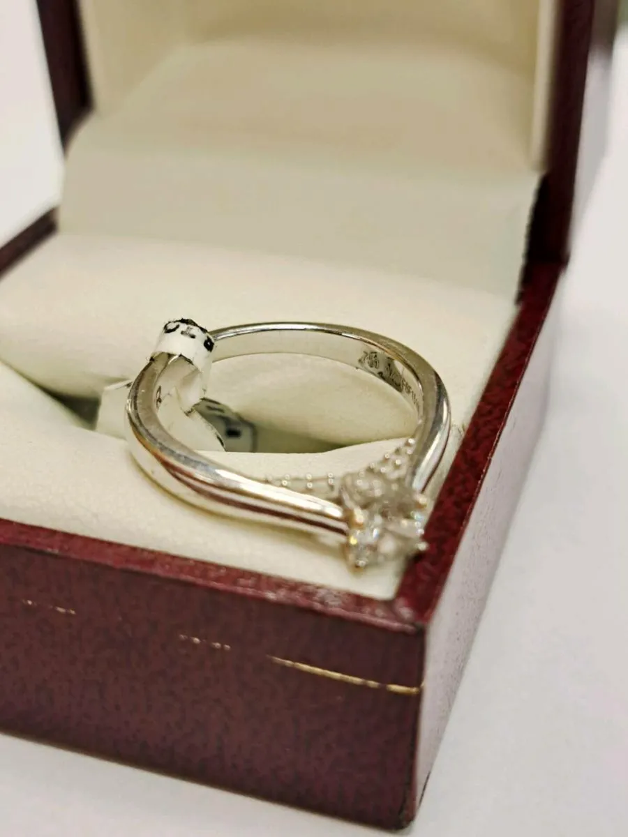 18K White Gold Diamond Ring 18CT - Image 3