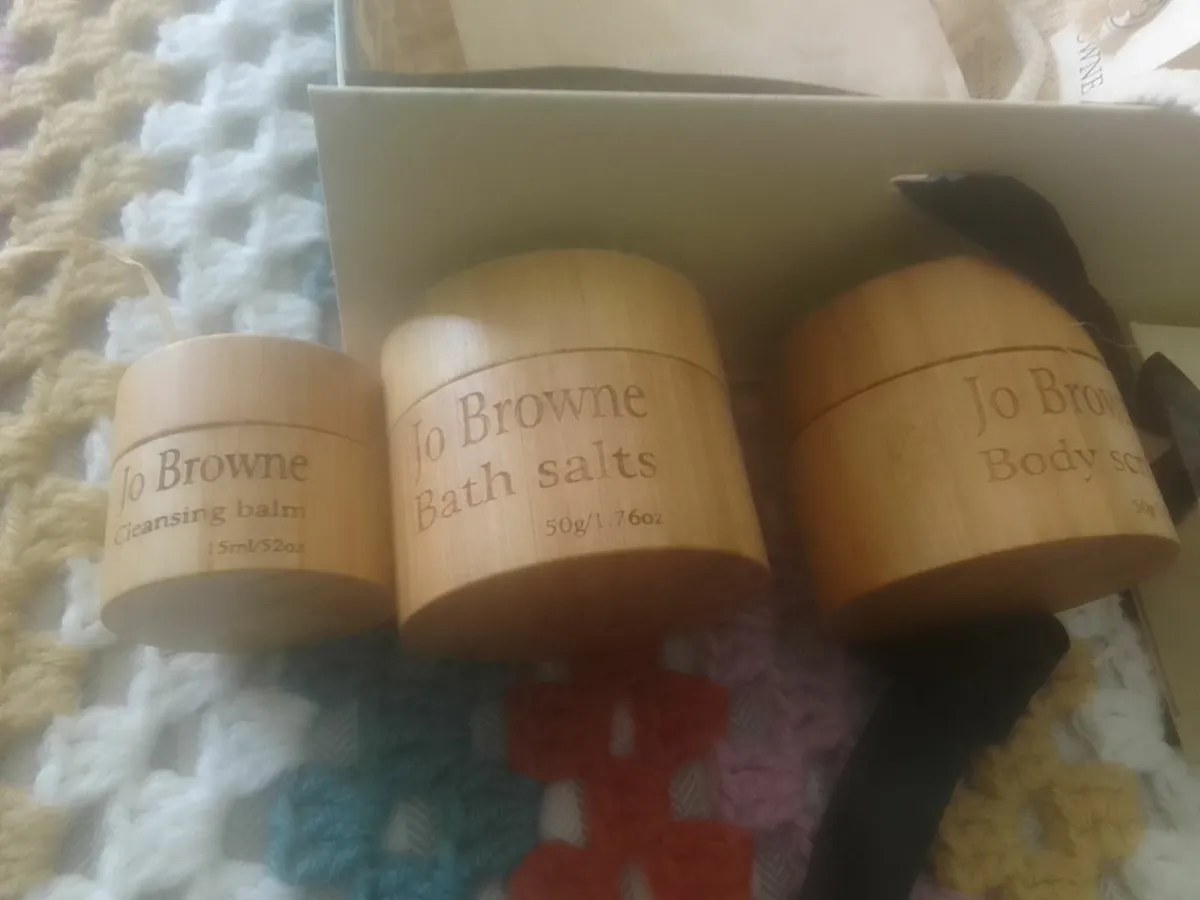 JB LUXURY PAMPER GIFT BOX NEW UNUSED - Image 3