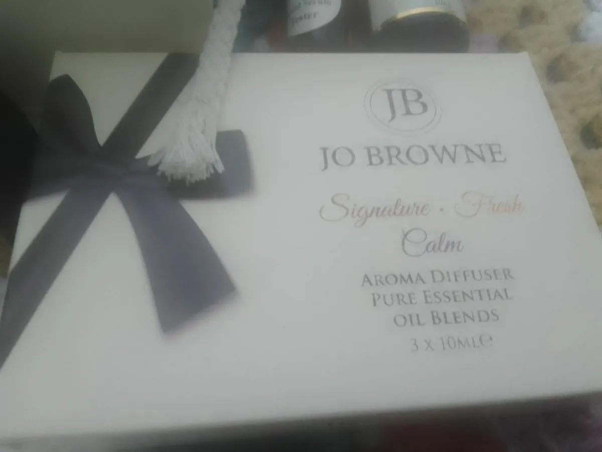 JB LUXURY PAMPER GIFT BOX NEW UNUSED - Image 4