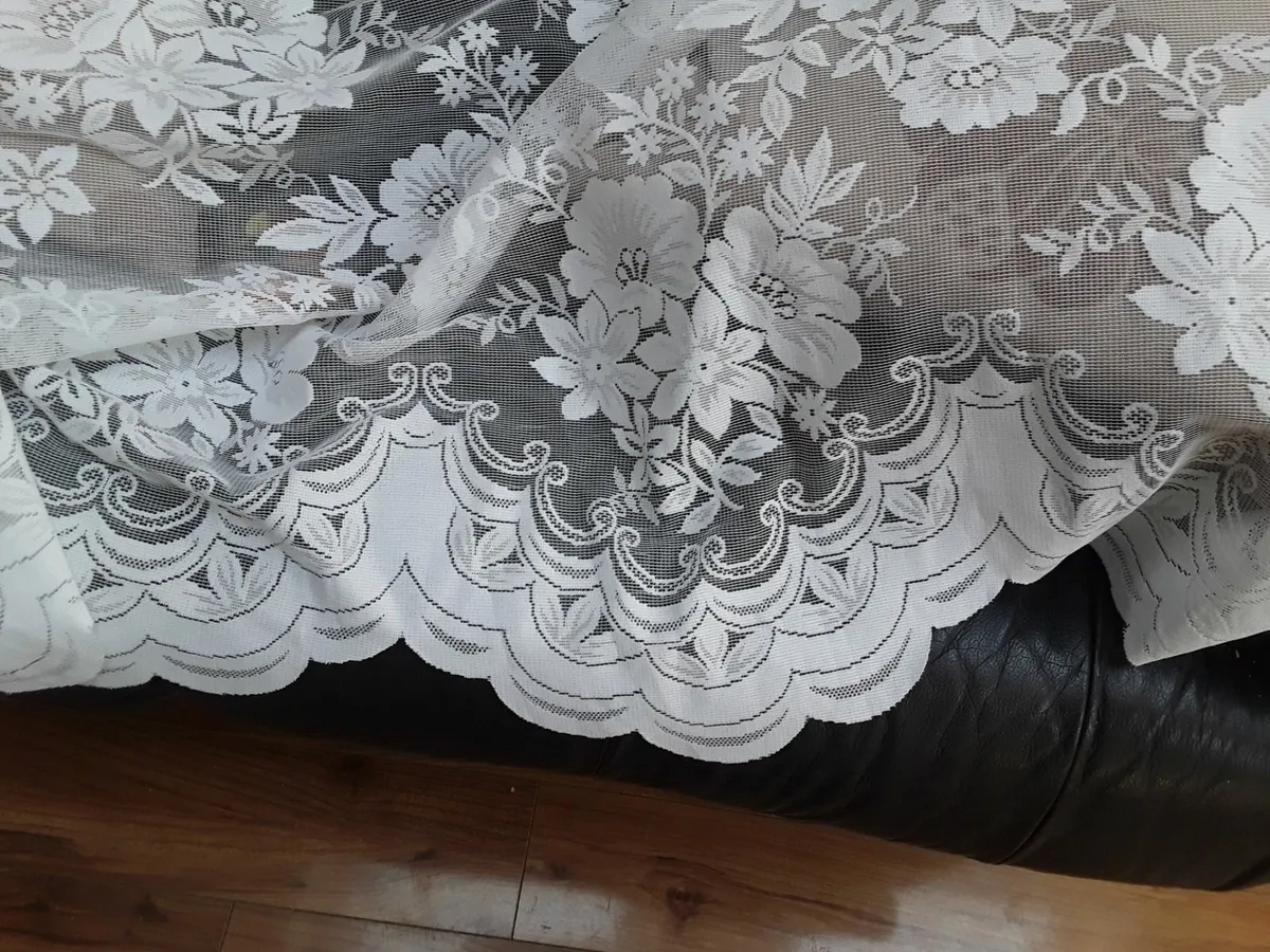 Lace curtains as new - Image 2
