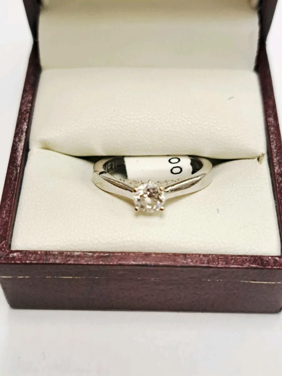 18K White Gold Diamond Ring 18CT - Image 1