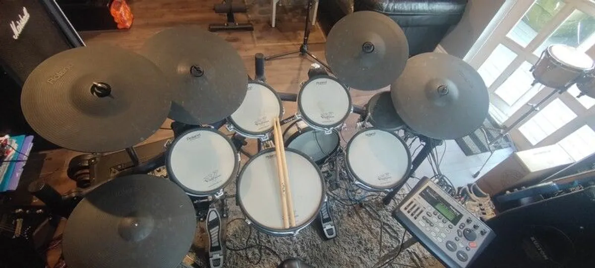 Rolland v drums - Image 2