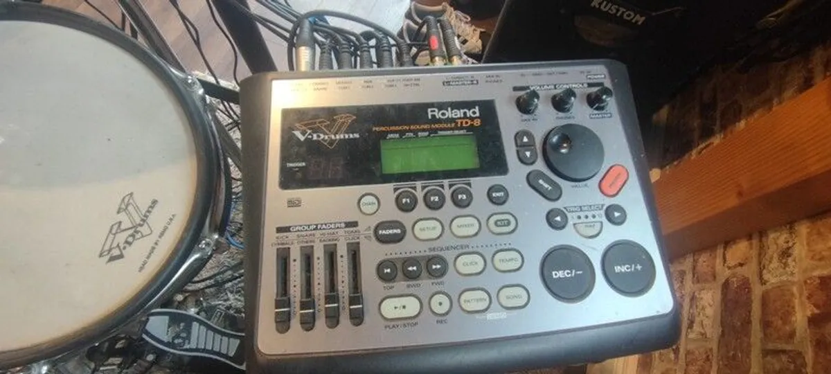 Rolland v drums - Image 3
