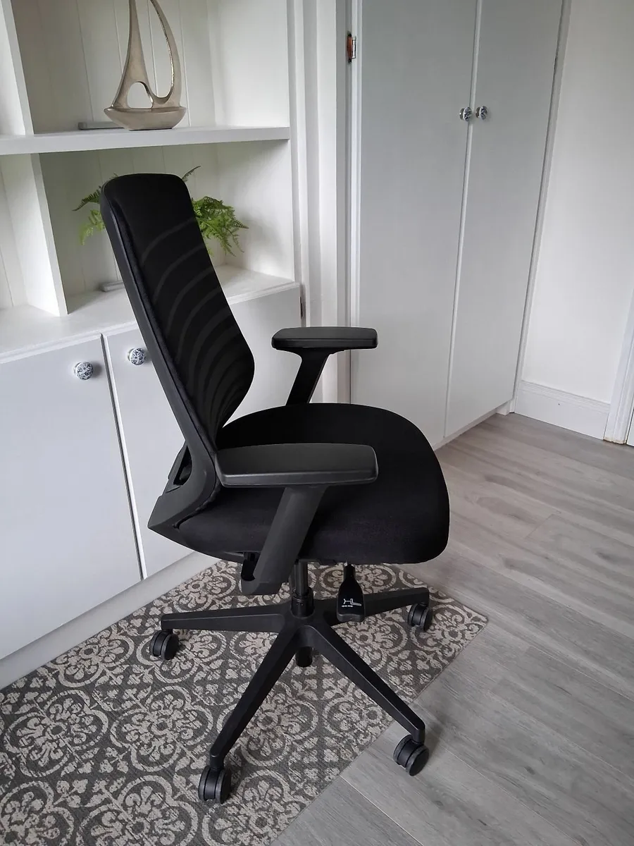 Ergonomic Office Chair - Image 3